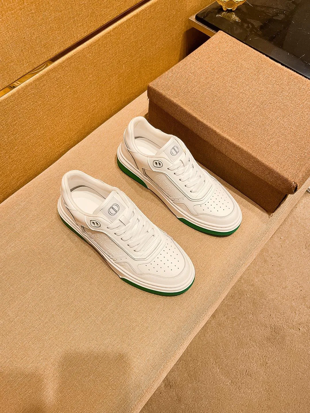 Men's shoes💰 440💰[Dior]🔥 High-end men's shoes brand official website 1:1 latest masterpiece: the upper is made of Italian imported first-layer cowhide with a comfortable and breathable lining➕original non-slip and wear-resistant outsole🔥, making walking more convenient and comfortable! An exclusive new model, a stunning work, a beautiful 1:1 replica [color] compared to the official quality! Create a fashionable personality to set off your uniqueness! A must-have for trendy men! Classic 🔥 Size: 38-44 Color: 🔥 2⃣️ colors available 🔥.